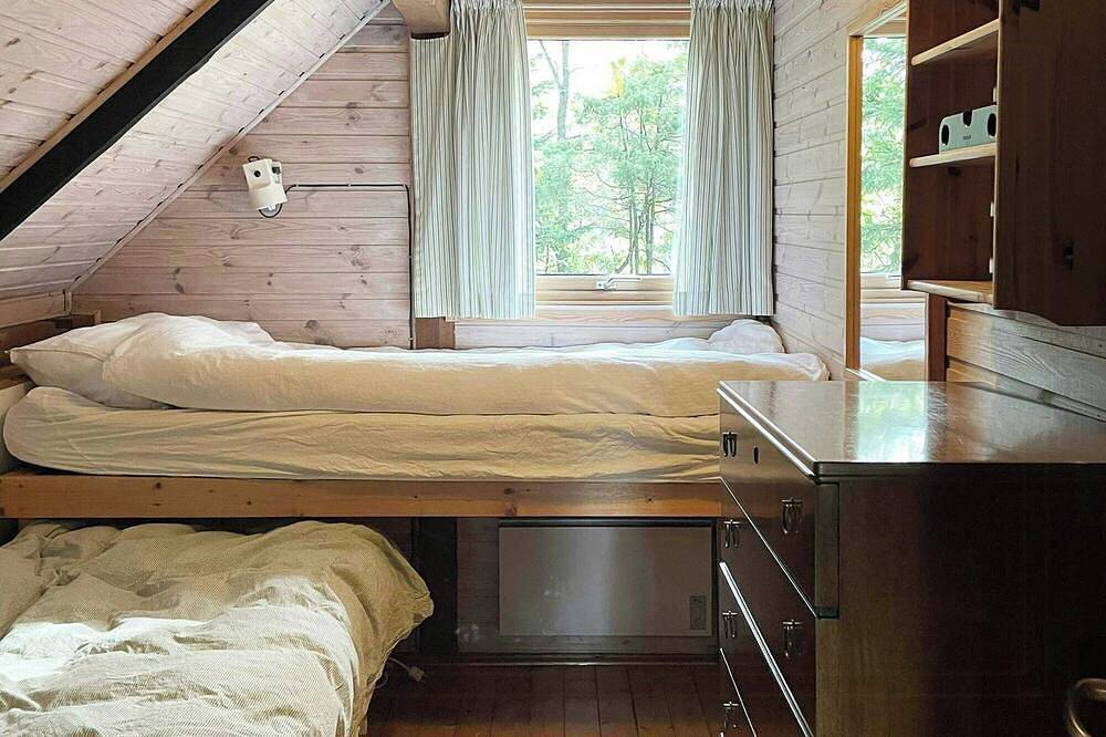 Gemütliches Haus aus den 70er Jahren in der Waldlandschaft bei Knäred in Laholm, Halland