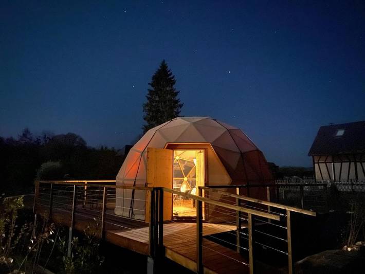 Tente pour 4 personnes, avec Terrasse ainsi que Jardin et Vue