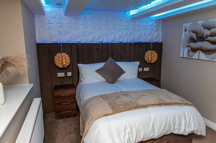Ganze Wohnung, Apartment-Superior-Eigenes Badezimmer-Jacuzzi - Apartment 2 in Bradford, Westliches Yorkshire