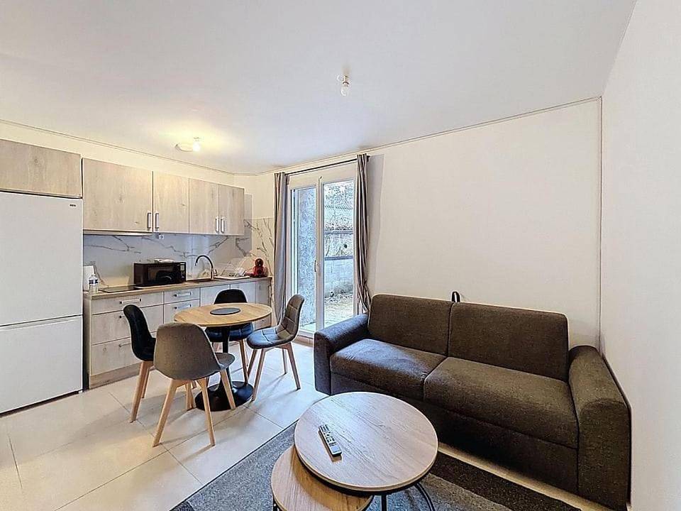 Appartement entier, Appartement T2 - centre ville in Oyonnax, Nantua