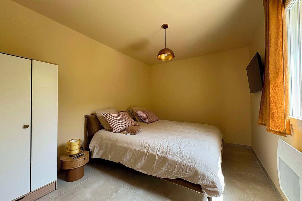 Chez Hamou et Julie, new modern house with swimming pool and boules pitch in Digne-les-Bains, Alpes-de-Haute-Provence