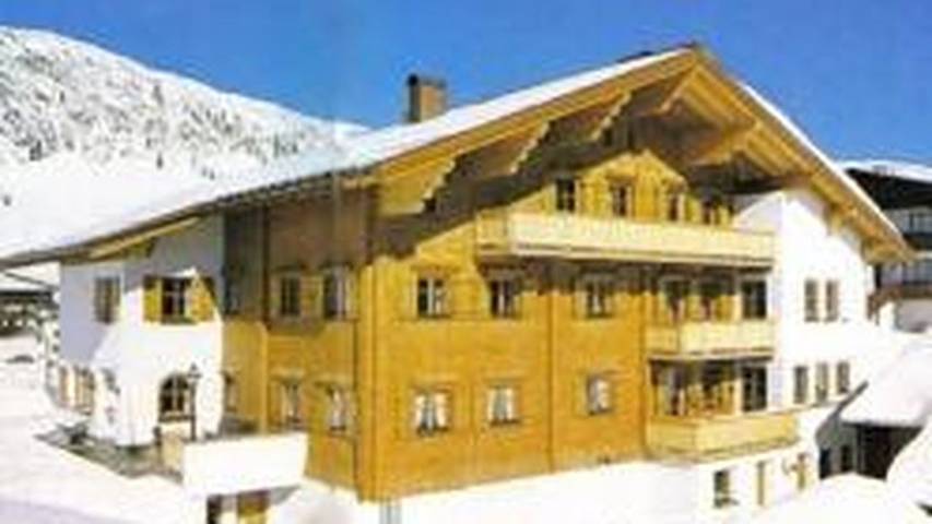 Appartement voor 2 personen, with sauna and uitzicht as well as balkon in Warth