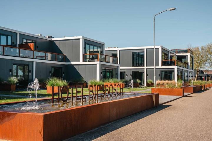Hotel voor 3 personen, met Terras en Tuin in Drimmelen