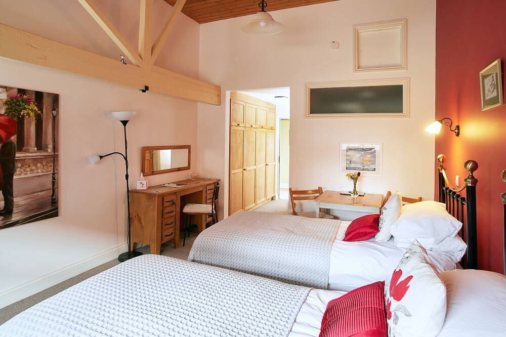 Twin En-Suite Room @ The Dairy Barns in Hickling, The Broads