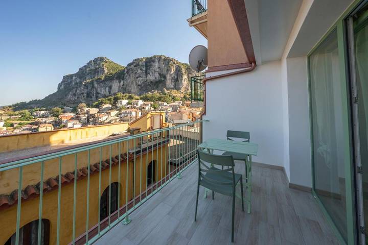 Gîte pour 2 personnes, avec Balcon ainsi que Terrasse et Vue à Ulassai - 3