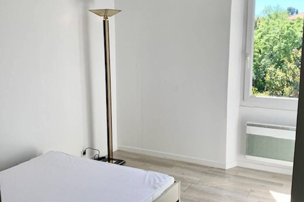 Apartamento entero, Lovely studio in the heart of a typical Provencal village in Le Rouret, Region de Cannes