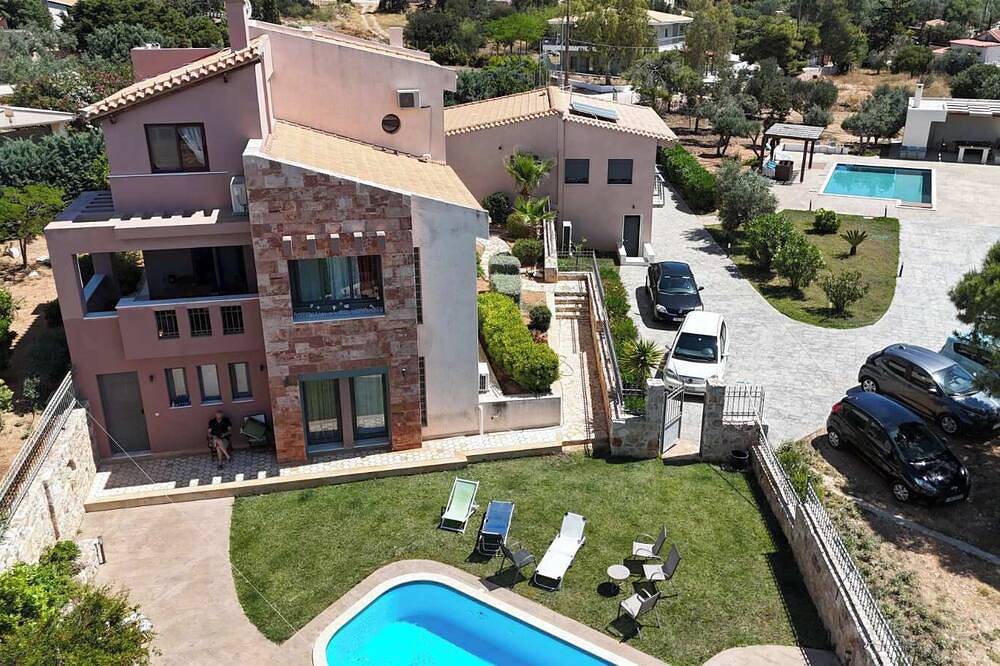 Neue Ferienvilla, griechischer Garten, Swimmingpool, Grill, tolle Aussicht, 2 km vom Meer entfernt in Agia Marina (Koropi), Regionalbezirk Ostattika