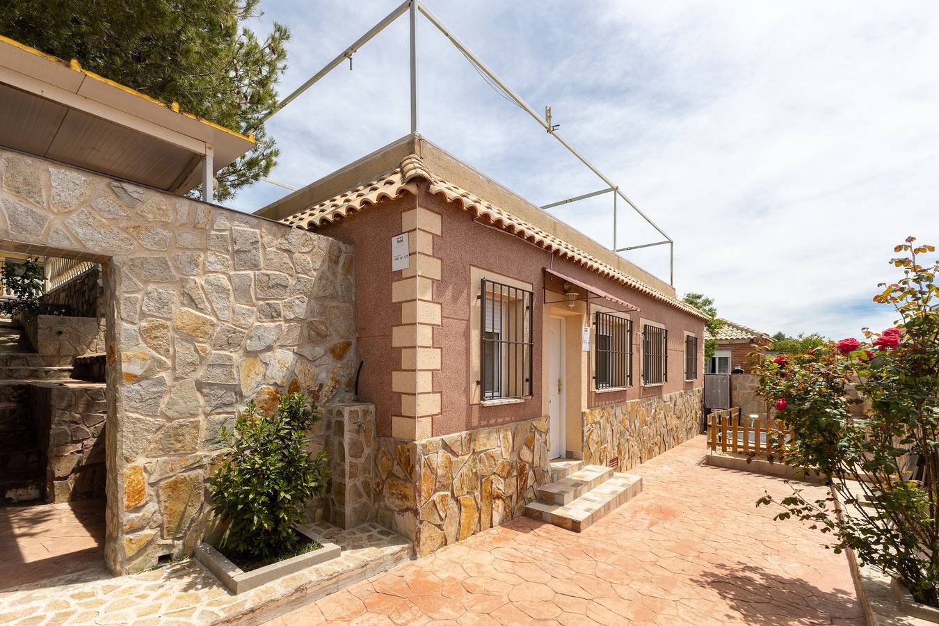 Casa de vacaciones 'Los Naranjos' con vistas a la montaña, Wi-Fi y aire acondicionado in Fuentidueña de Tajo, La Alcarria