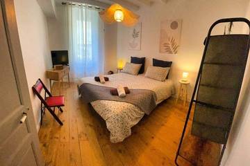 Gîte pour 6 personnes, avec jardin, animaux acceptés à Caudebronde