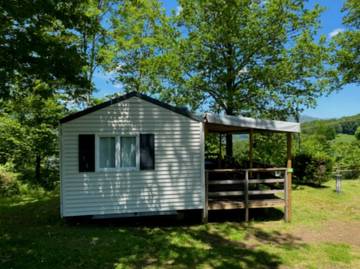 Camping pour 4 Personnes dans Vic-sur-Cère, Parc naturel régional des Volcans d'Auvergne, Photo 1