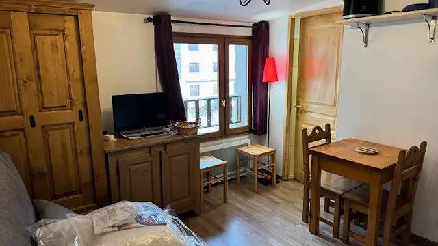 Estudio entero, Pequeño estudio acogedor sin balcón expuesto Norte pero en el frente de la nieve! in Montgenèvre, Briançon region