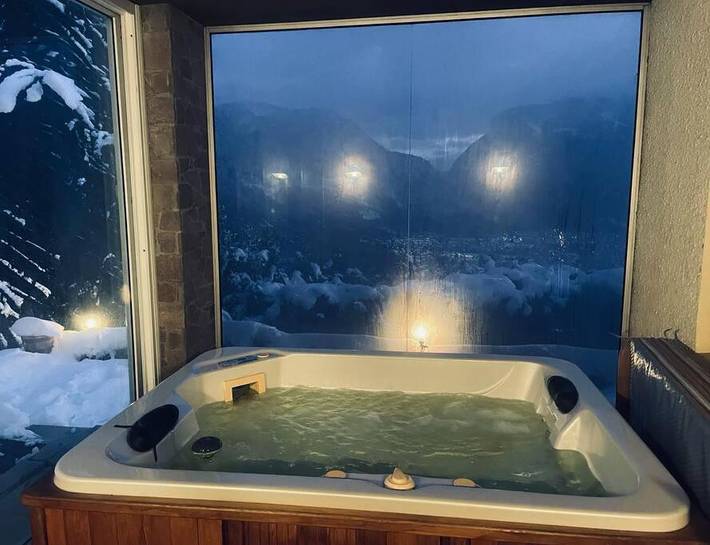 Gîte pour 8 personnes, avec Jacuzzi ainsi que Jardin et Vue à Châtillon-sur-Cluses