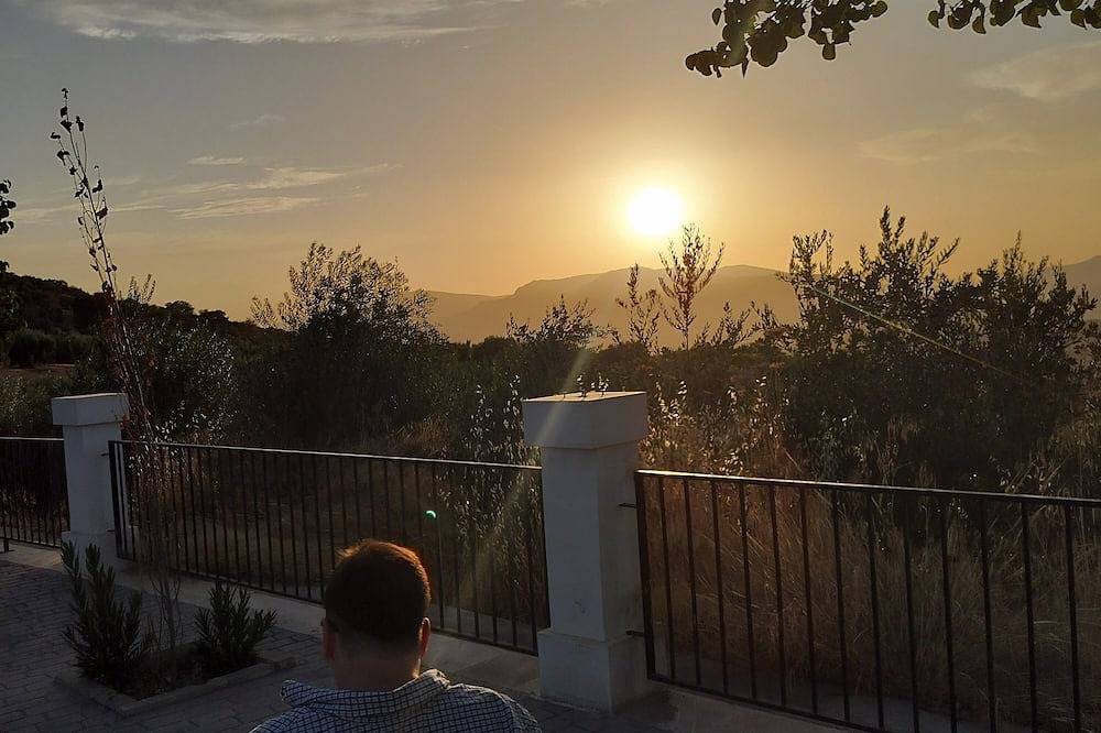 Charming bed & breakfast in perfect Almedinilla with AC in Almedinilla, Sierras Subbéticas