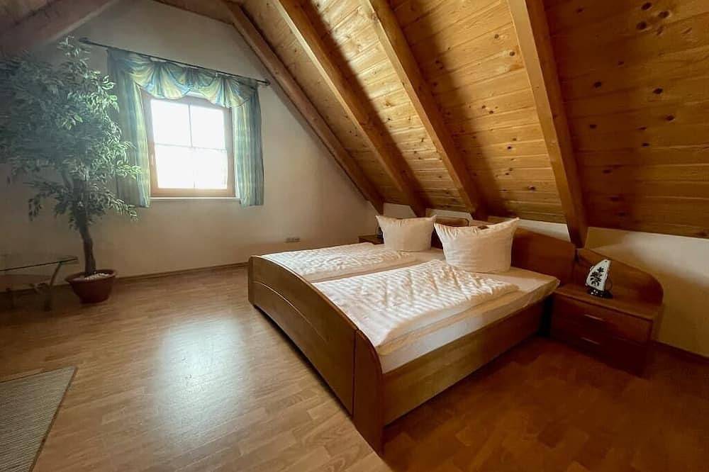 Ganze Wohnung, Ferienwohung (70 qm) im ersten Stock mit Balkon in Neualbenreuth, Ostbayern