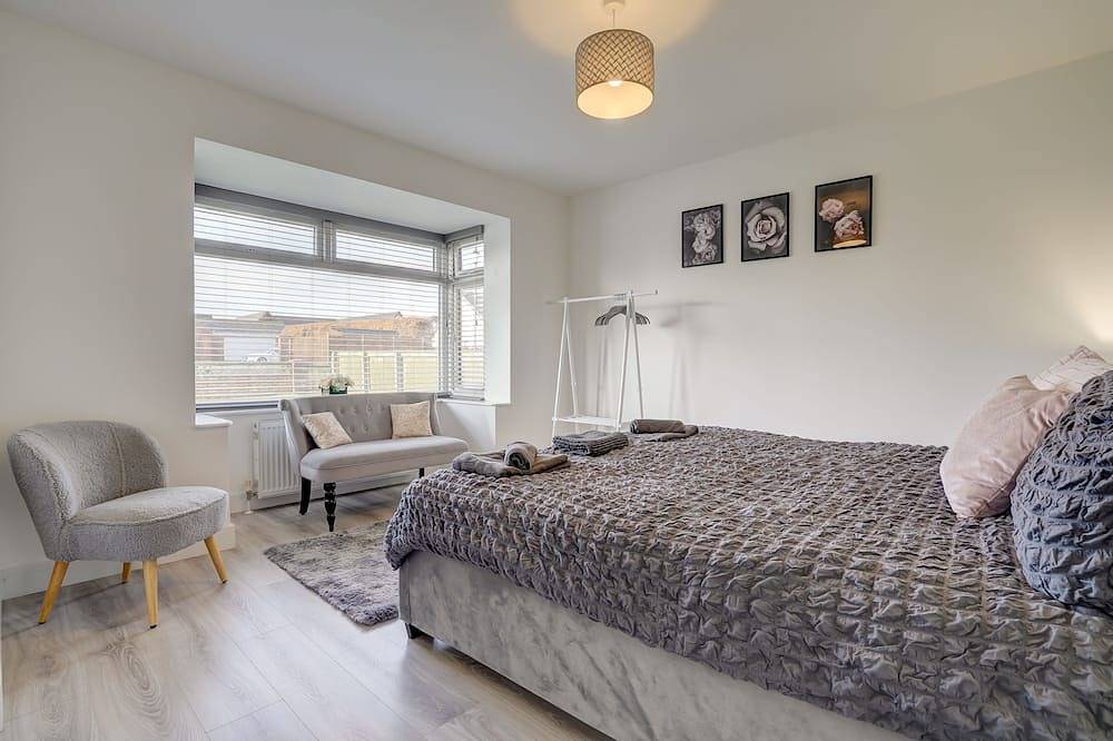 Entire apartment, Detached Bungalow Near Beach & Dog Friendly in Great Yarmouth, The Broads