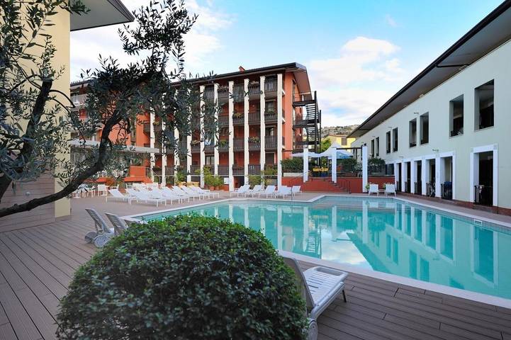 Hotel für 2 Personen, mit Pool und Garten, mit Haustier in Torbole