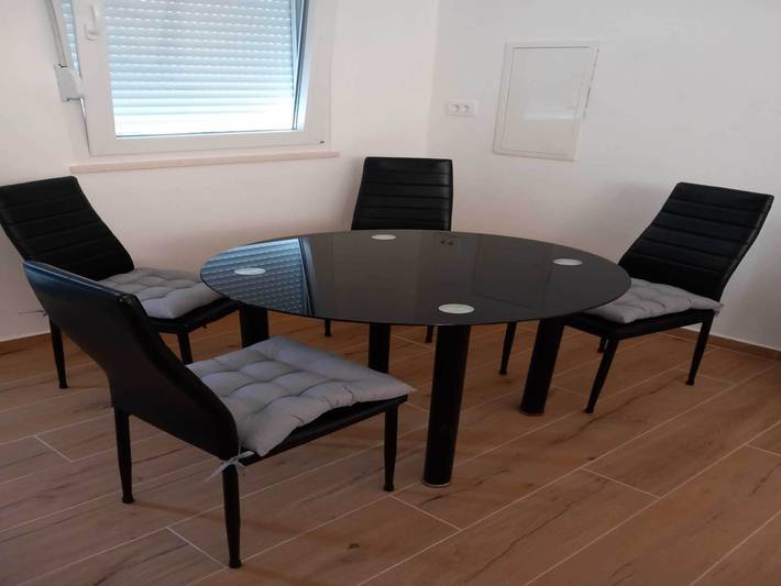 Appartamento per 4 persone, con piscina e terrazza nonché idromassaggio, con animali domestici in Brac