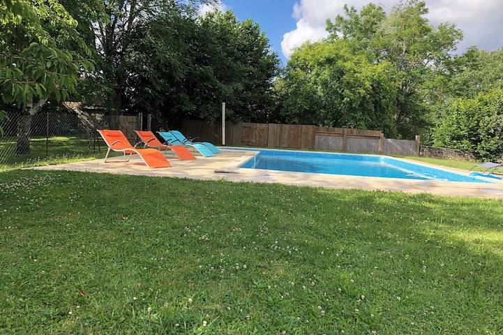 Location de vacances pour 6 personnes, avec jardin et terrasse à Blanquefort-sur-Briolance