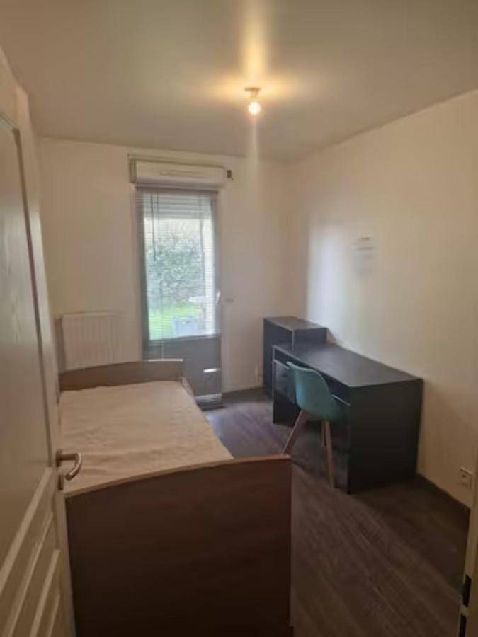 Appartement de vacances entier, Double Room with Terrace in Colombes, Hauts-de-Seine