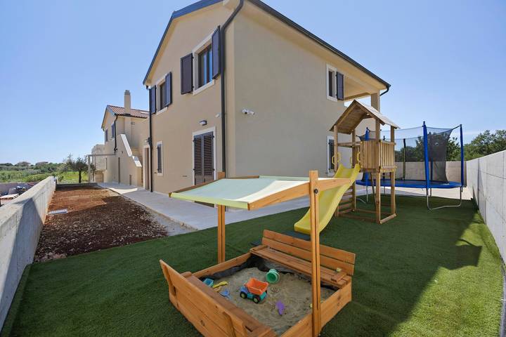 Entire apartment, Apartment 'Maslina' with Sea View, Wi-Fi and Air Conditioning in Novigrad, Mareda