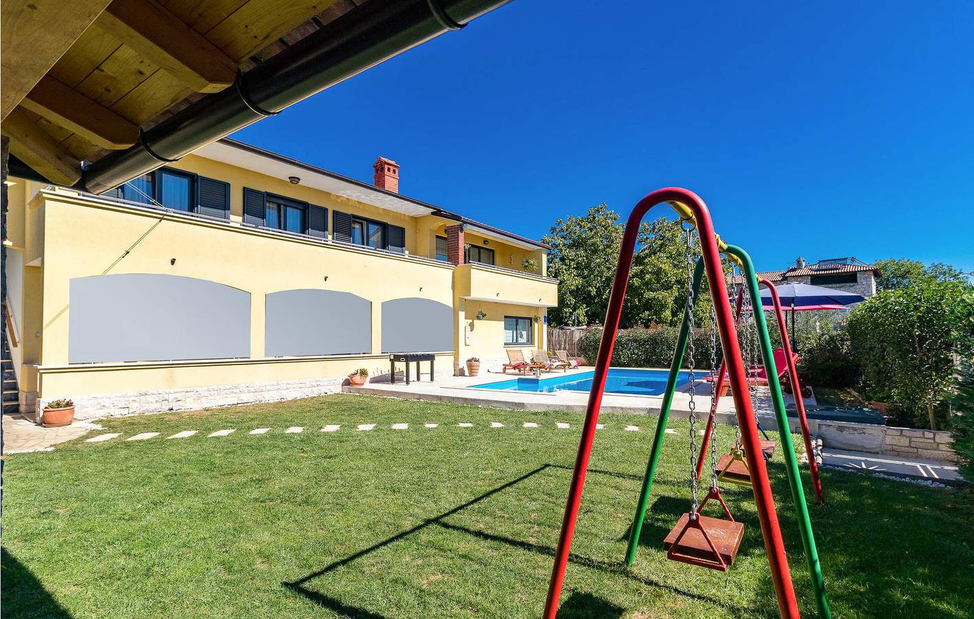 Entire holiday apartment, Holiday apartment for 5 people with terrace in Jursici, Central Istria