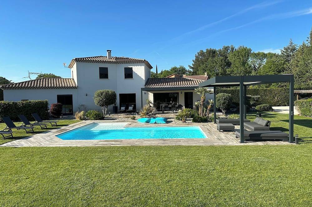 Villa Gioia and its independant chalet, swimming pool, spa on 2000m2 landscaped garden in Bouc-Bel-Air, Region de Aix-en-Provence