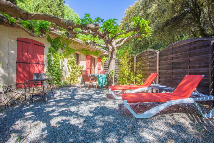 Hel studio-lejlighed, Studio for 2 personer med søudsigt in Trans-en-Provence, Draguignan regionen