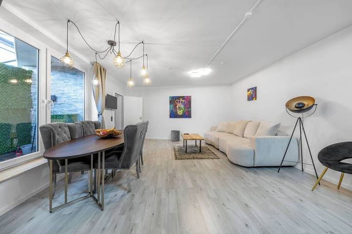 Ganze Wohnung, Aurion City – Zentrale Design-Wohnung mit Außenbereich in Derendorf, Düsseldorf