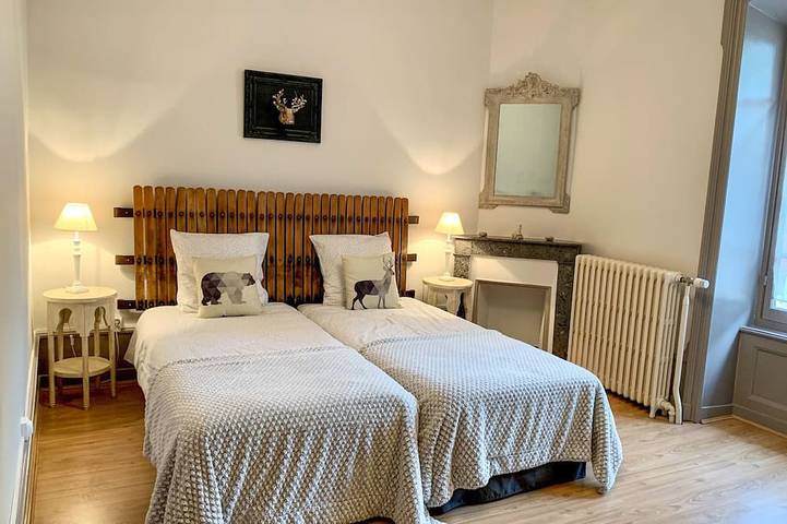 Gîte pour 8 personnes, avec Terrasse à Thizy-les-Bourgs - 4