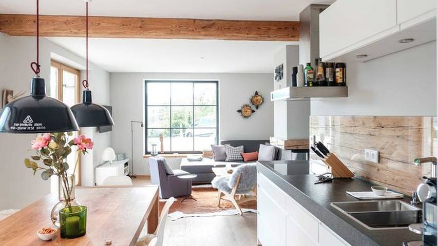 Location de vacances pour 2 personnes, avec vue sur le lac et vue ainsi que jardin et sauna, adapté aux familles au Tegernsee