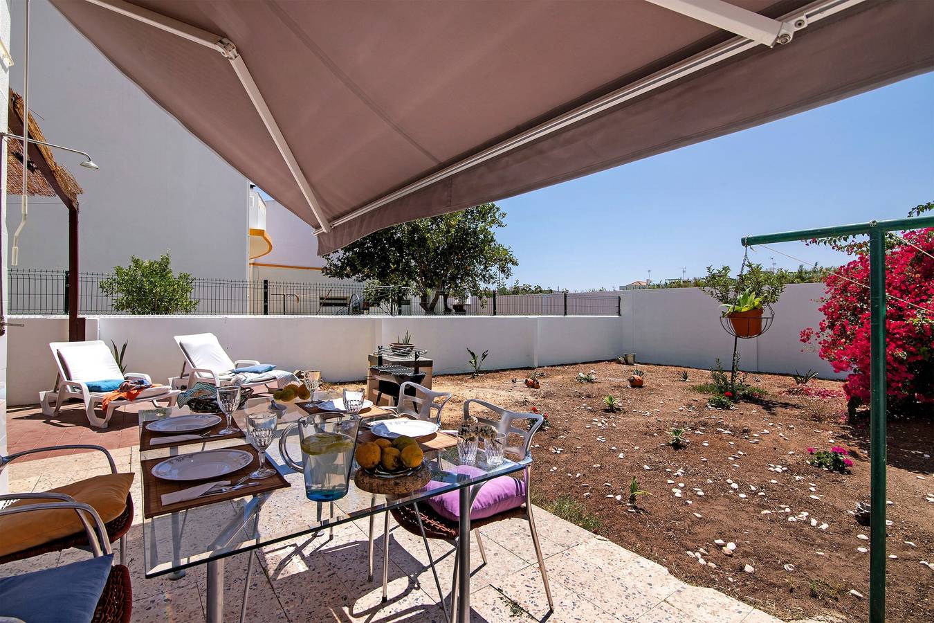 Holiday Home 'Casa Maria Beatriz' with Private Terrace, Private Garden and Wi-Fi in Manta Rota, Parque Natural da Ria Formosa