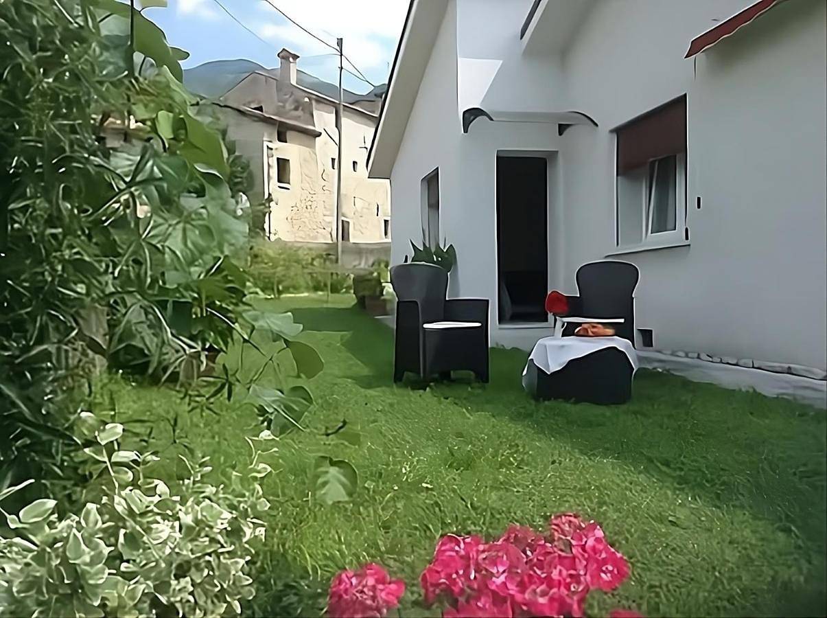 La Corte di Marga - Villa Marga con piscina condivisa e giardino privato nelle colline del Prosecco Patrimonio Unesco in Miane, Südliche Karnische Alpen
