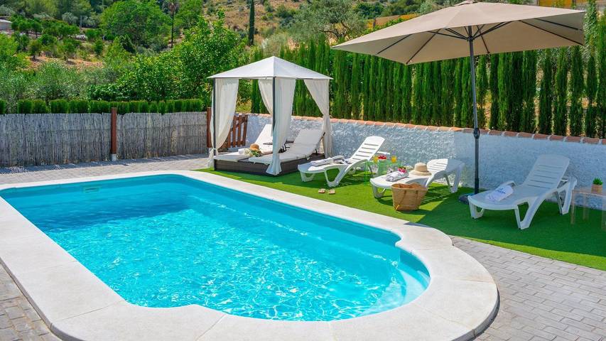 Location de vacances pour 6 personnes, avec Piscine à Alozaina