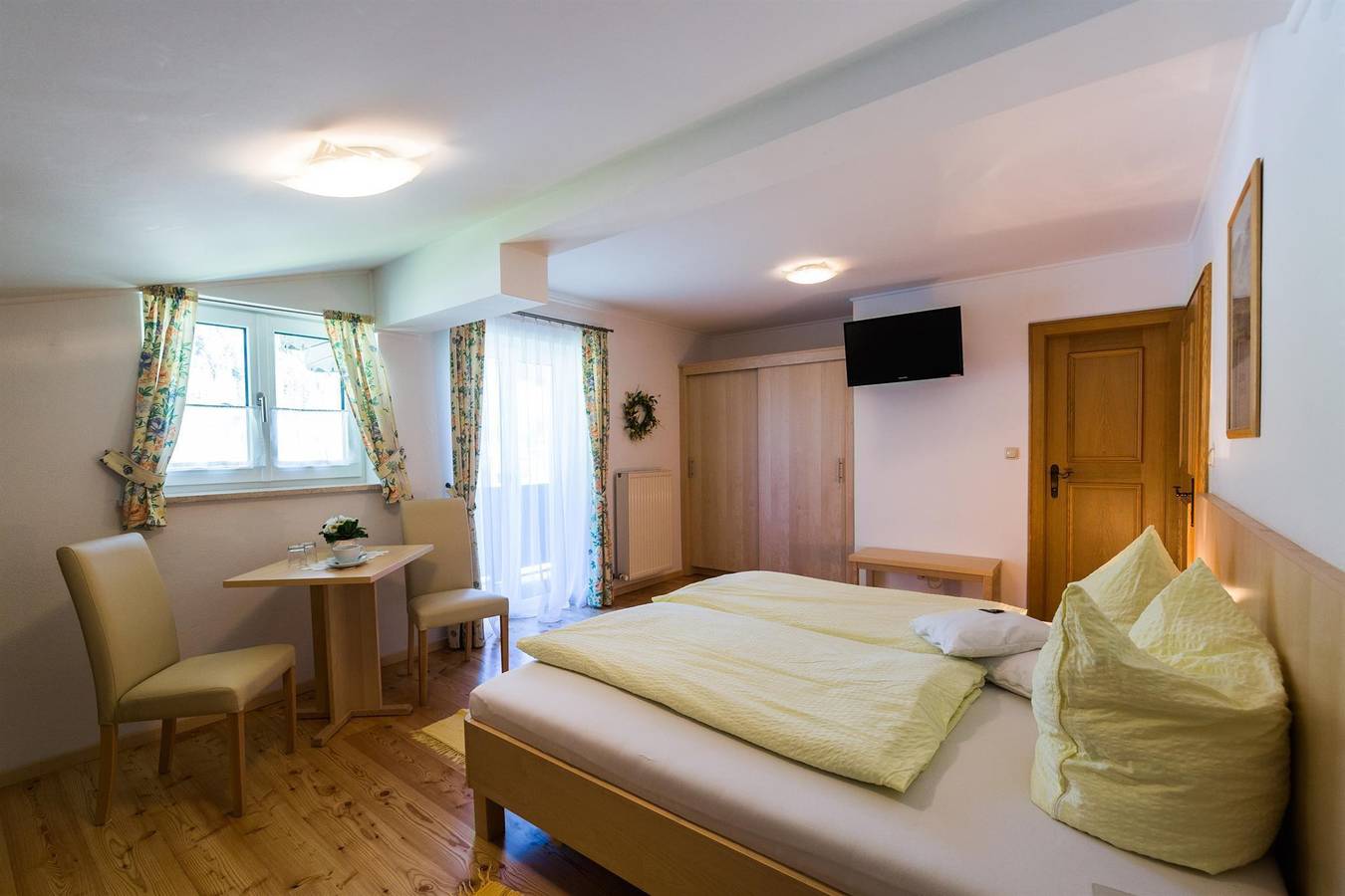 Wiesenblume/ Efeu Doppelzimmer, Dusche, Wc, Balkon in Rußbach am Paß Gschütt, Tennengau