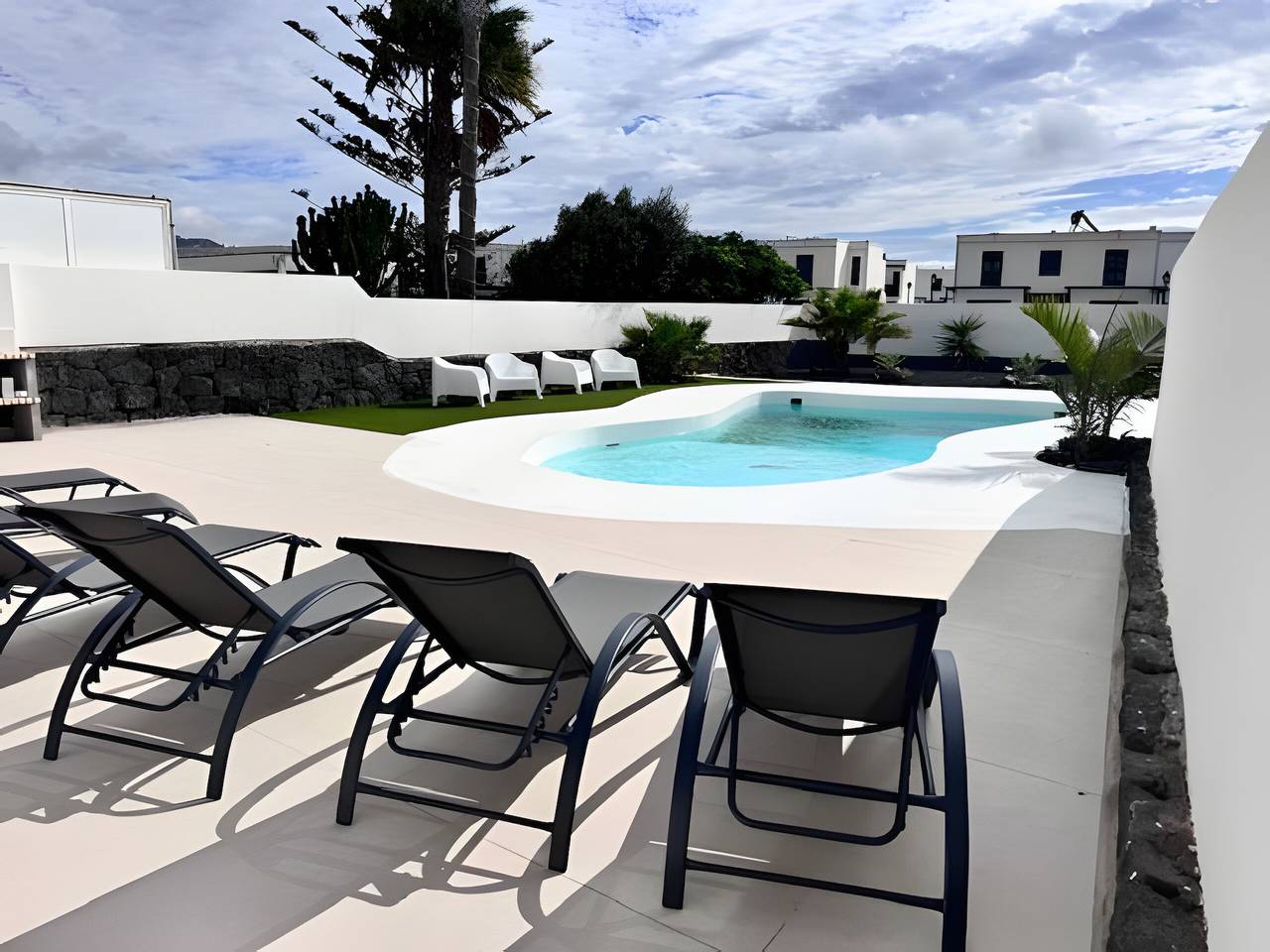 Ferienhaus 'Oasis 138' mit Bergblick, privatem Pool und Wlan in Playa Blanca, Yaiza
