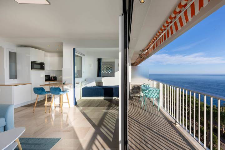 Ferienwohnung für 2 Personen, mit Balkon und Garten sowie Pool in Nizza