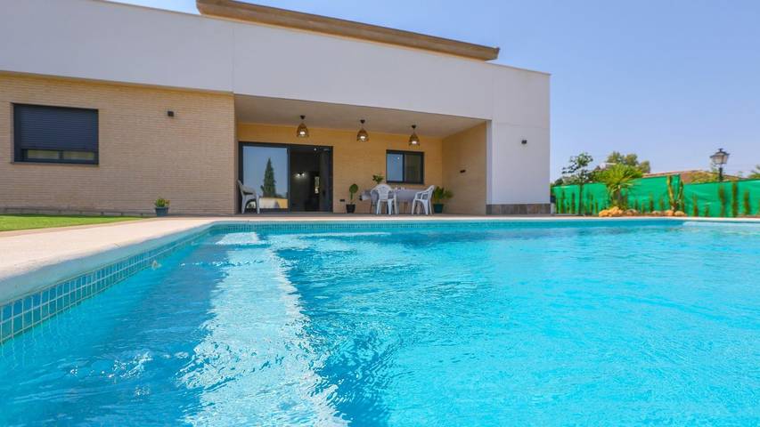 Villa für 8 Personen, mit Pool und Balkon/Terrasse - 1