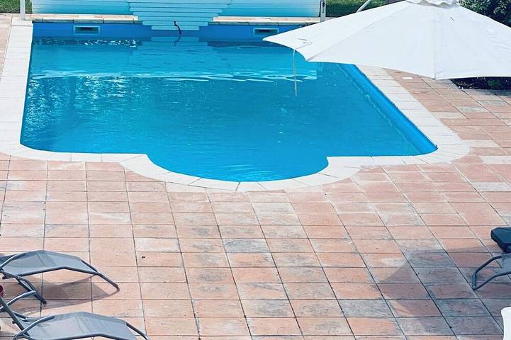Gîte pour 6 personnes, avec Balcon et Piscine à Allez-et-Cazeneuve