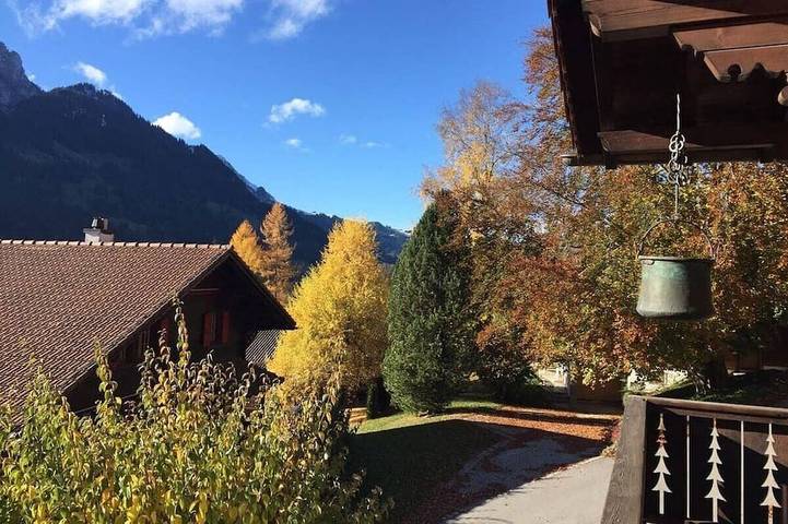 Chalet für 7 Personen, mit Balkon in Rougemont