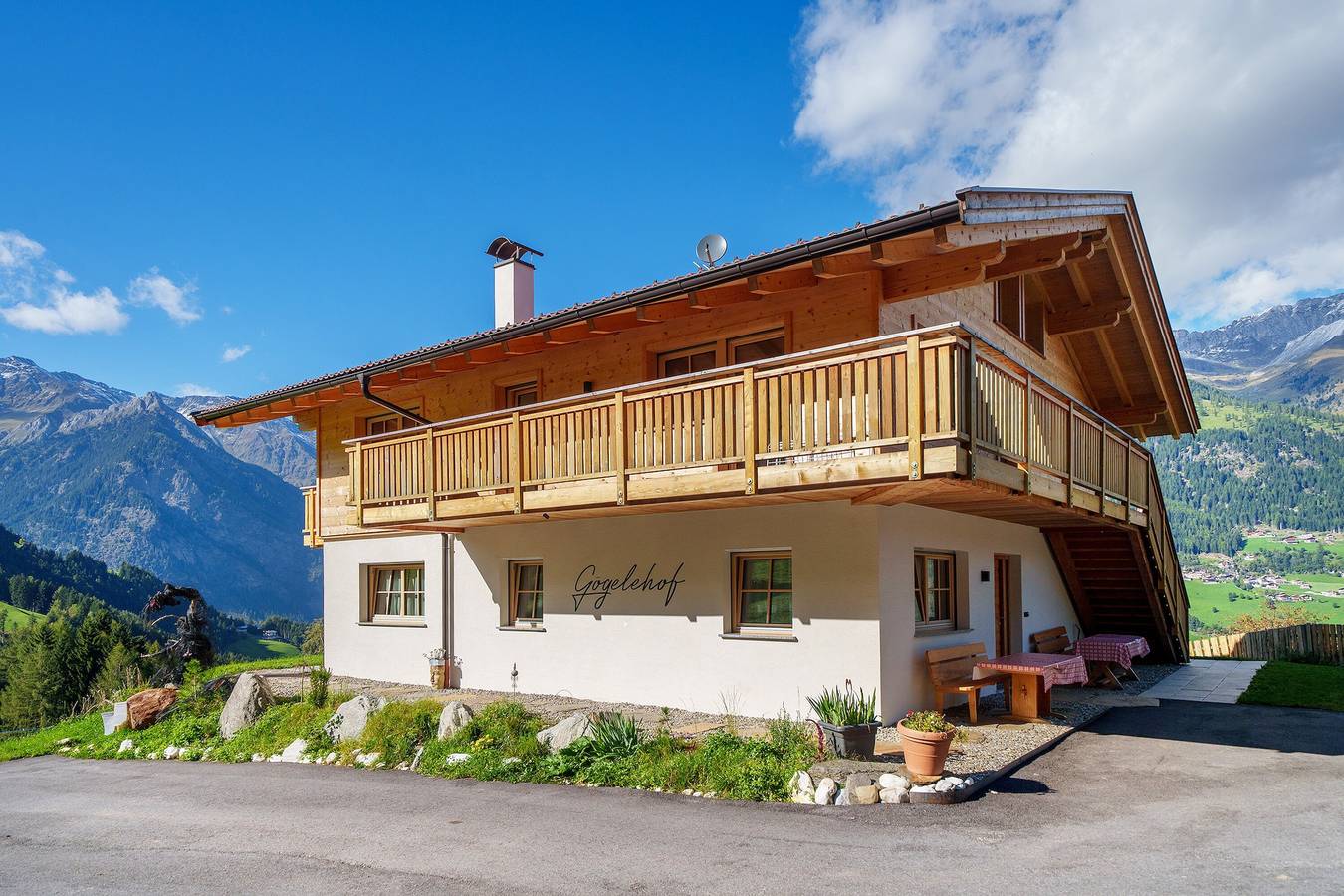 Apartamento inteiro, Apartamento 'Jaufenspitz' com vista para a montanha, terraço panorâmico privado e Wi-Fi in San Martino in Passiria, Grupo Texel