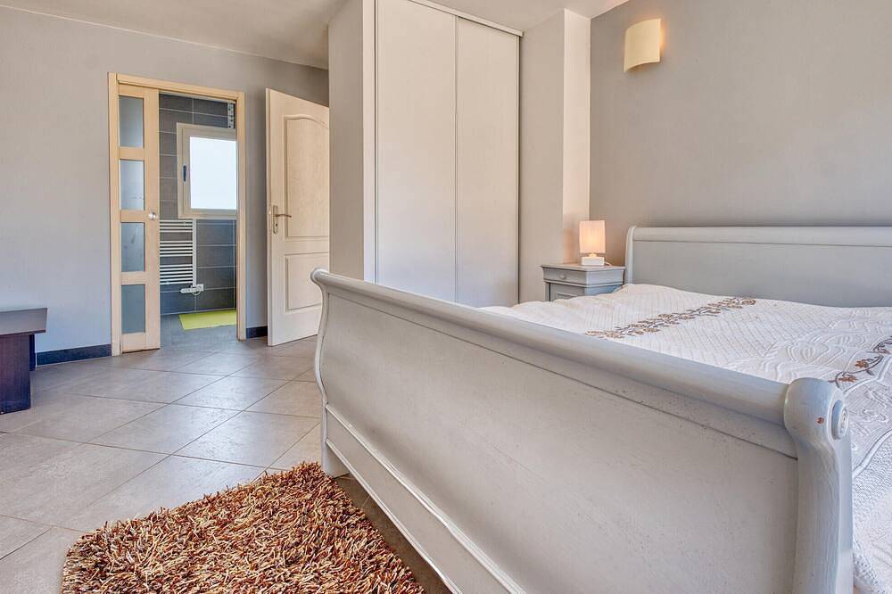 Charmante Maison avec piscine in La Douze, Périgord Blanc