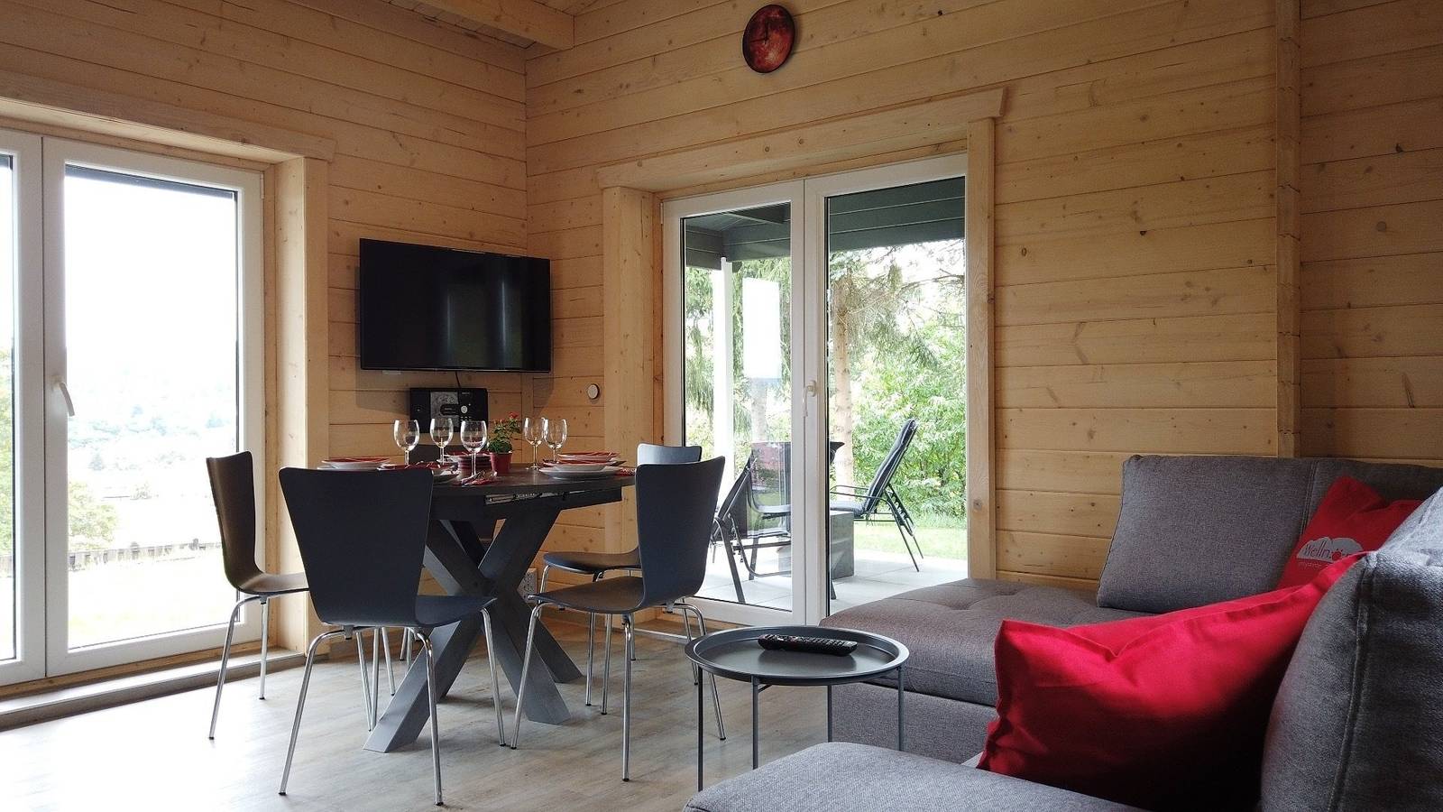 Wellnorama 2 - Wellnessferienhaus mit Pool, Sauna und eigenem Whirlpool mitten in Deutschland in Wasungen, Werratal