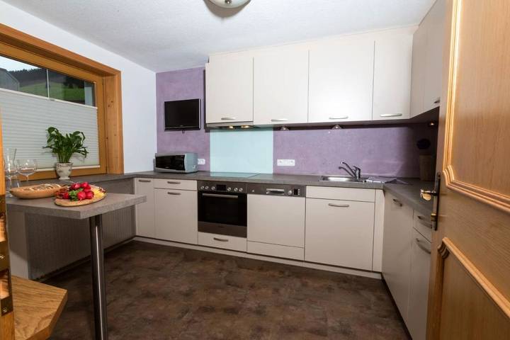 Ferienhaus für 15 Personen, mit Balkon und Terrasse sowie Ausblick in Lanersbach - 2