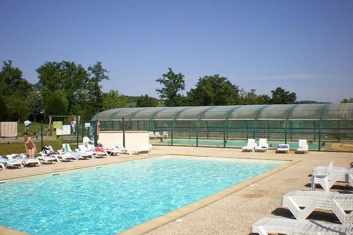 Chalet pour 5 personnes, avec piscine ainsi que terrasse et jardin, animaux acceptés