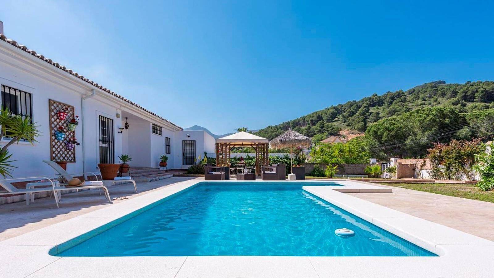 Casa Vacacional 'Villa Ambroise Alhaurín De La Torre' con Wi-Fi y Aire Acondicionado in Pinos de Alhaurín, Alhaurín de la Torre