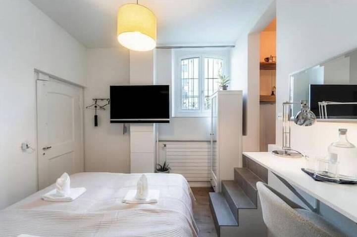 Ganze Wohnung, Stilvolles Mikro-Loft in Zürich Zentrum • Self Check-in • Nähe See & Bahnhof in Zürich, Bezirk Zürich
