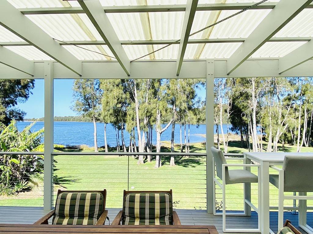 Memories Lakehouse at Dalmeny - pet friendly, waterfront, Sunday check out 3pm! in Dalmeny, New South Wales