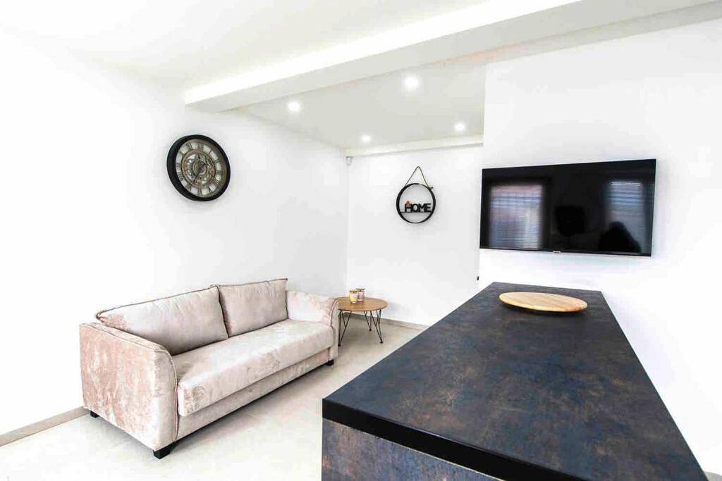 Appartement entier, One-Bedroom Apartment in Francheville, Lyon et ses environs