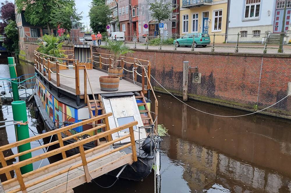 Schute Kunstkudder im Hansehafen - Hausboot Kunstkudder im Stader Hansehafen in Stade, Cuxland