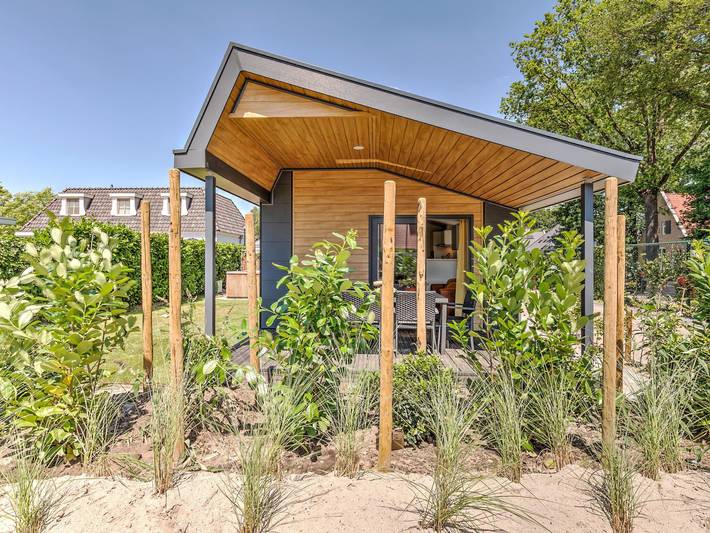 Ferienhaus für 4 Personen, mit Balkon/Terrasse und Whirlpool sowie Garten